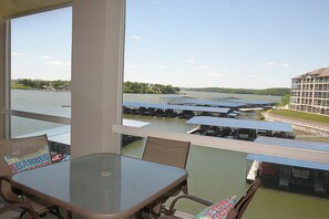 Dining - Read 5 Star Reviews! Luxurious upscale Lands End Connecting condo. AmazingVi  (Osage Beach)