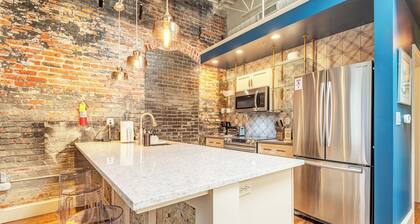 80 LEX 203 + free parking 1 BD King / 1 BA