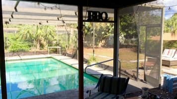 Kolam renang outdoor