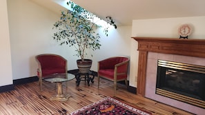 Interior - Quiet and peaceful cottage close to downtown (Ashland)