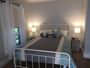5 bedrooms, desk, iron/ironing board, travel cot