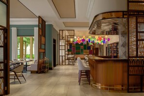 2 間餐廳；供應早餐、午餐和晚餐