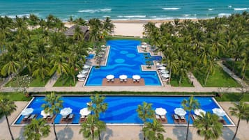5 outdoor pools, pool umbrellas, pool loungers