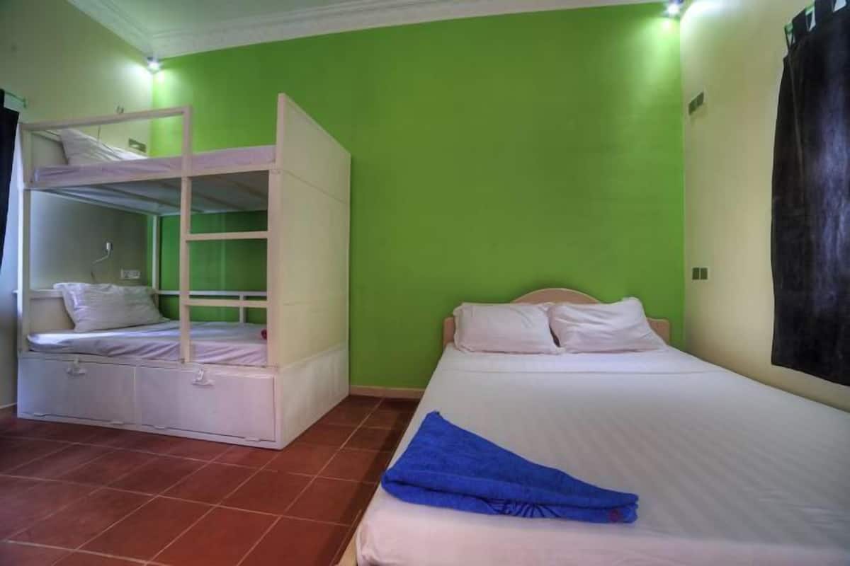 Free WiFi, bed sheets
