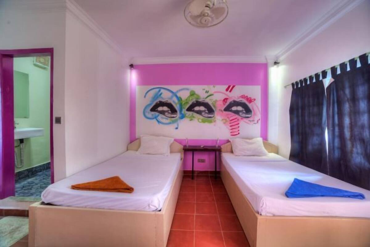 WiFi (free), bed sheets