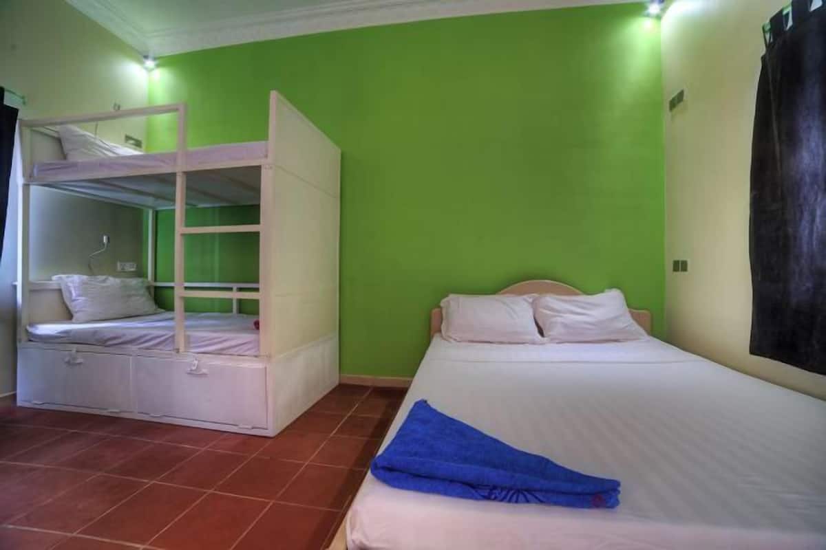 Free WiFi, bed sheets