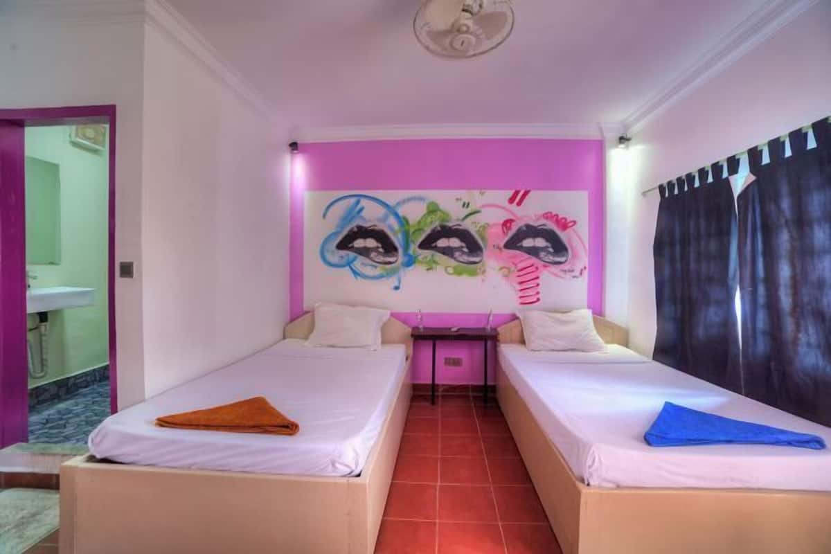 Free WiFi, bed sheets
