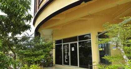 OYO 90494 Sam Huat Hotel