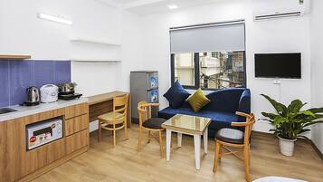 Business Studio, Balcony | Living area | LCD TV