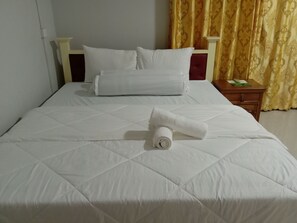 5 bedrooms, desk, iron/ironing board, free WiFi - Baray Siem Reap House (Siem Reap)