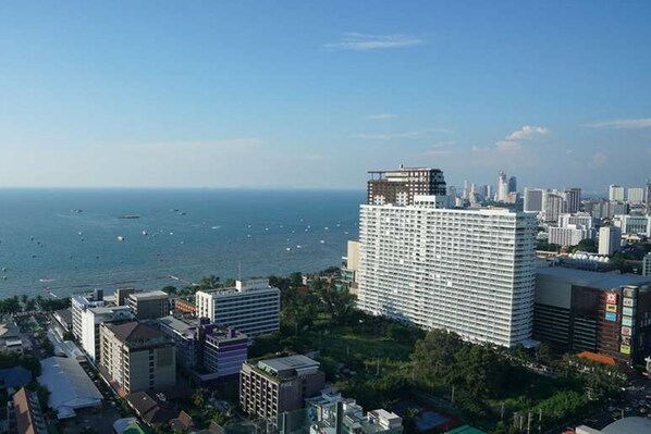 View from property - The BASE Pattaya by UPlus (Pattaya)