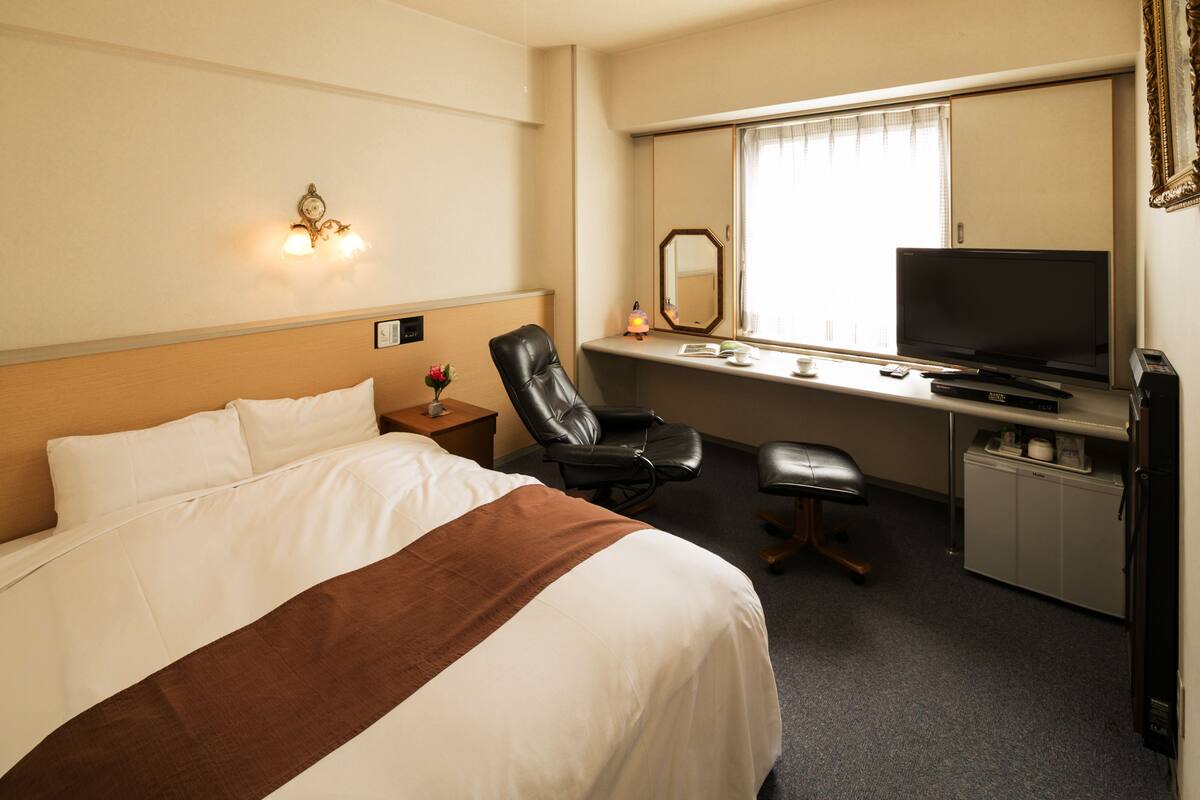 Double Room, Smoking
