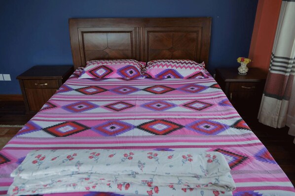 Chambre Double Deluxe, 1 grand lit, non-fumeurs | Bureau, rideaux occultants, chambres insonorisées