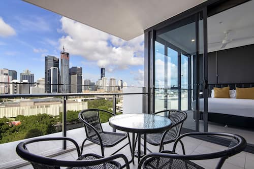 2 Bedroom Apartment City View | Balcony