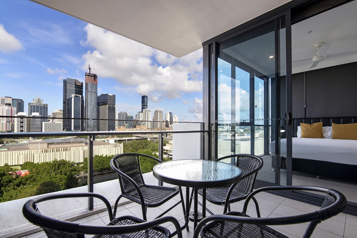 Hope Street Apartments by CLLIX