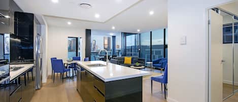 Apartment, 3 Bedrooms, City View | Private kitchen | Full-sized fridge, microwave, oven, stovetop
