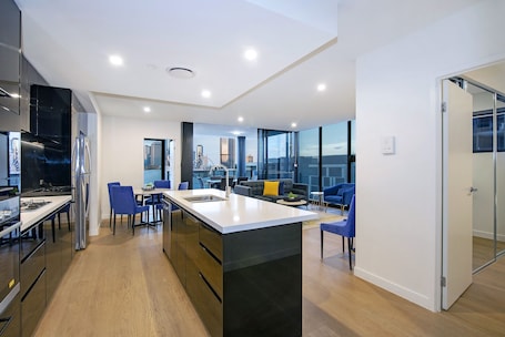 ์ํํธ, ์นจ์ค 3๊ฐ, ์๋ด ์ ๋ง | ์ ์ฉ ์ฃผ๋ฐฉ | ๋์ฉ๋ ๋์ฅ๊ณ , ์ ์๋ ์ธ์ง, ์ค๋ธ, ์ฟกํ