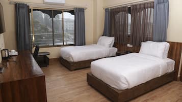 Blackout curtains, free WiFi