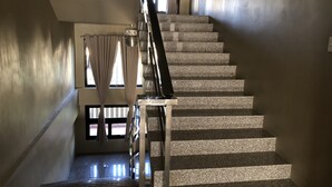 Staircase - Wil's Suites Tagaytay (Tagaytay)