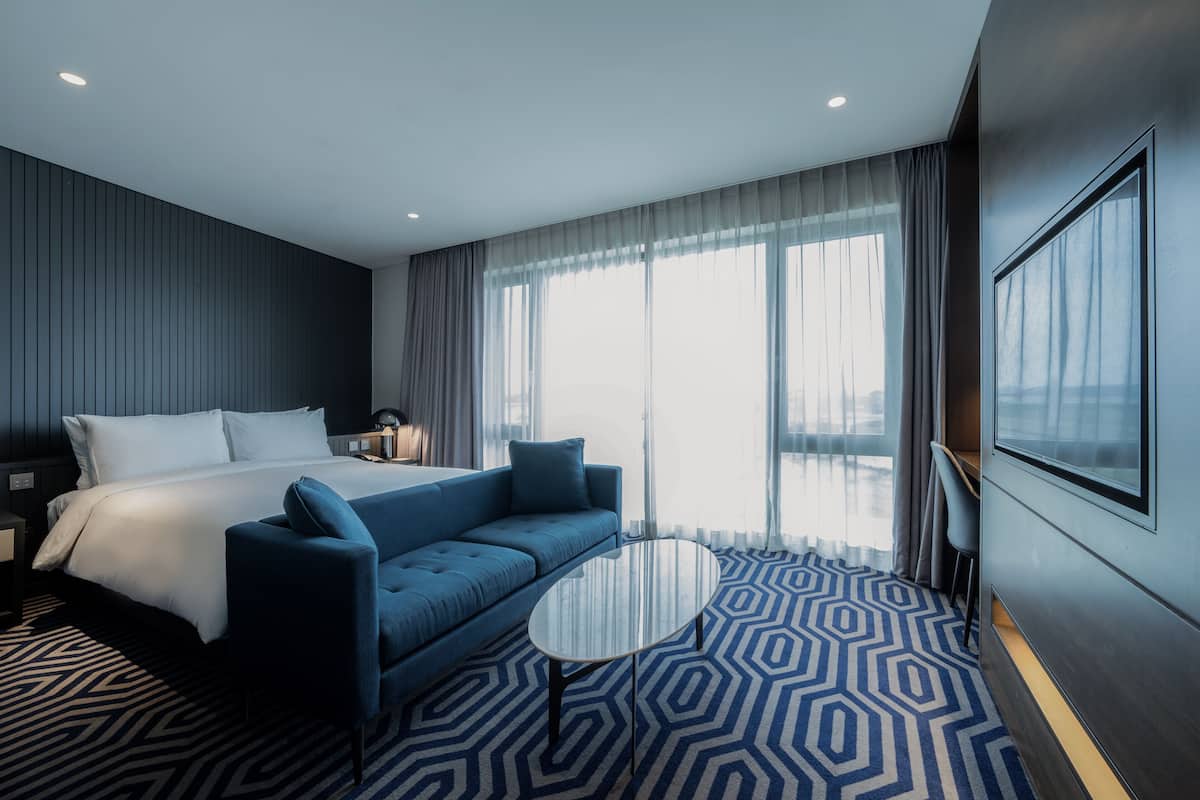 Corner Suite Double (Pool included for 2 people) | Biancheria da letto di alta qualità, una cassaforte in camera