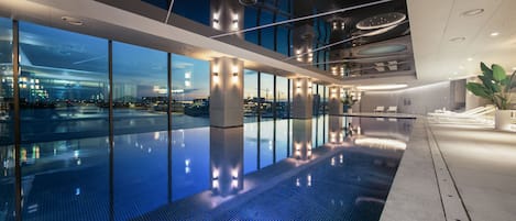 Junior suite (3F Indoor Pool Access for 2) | Binnenzwembad | Een binnenzwembad