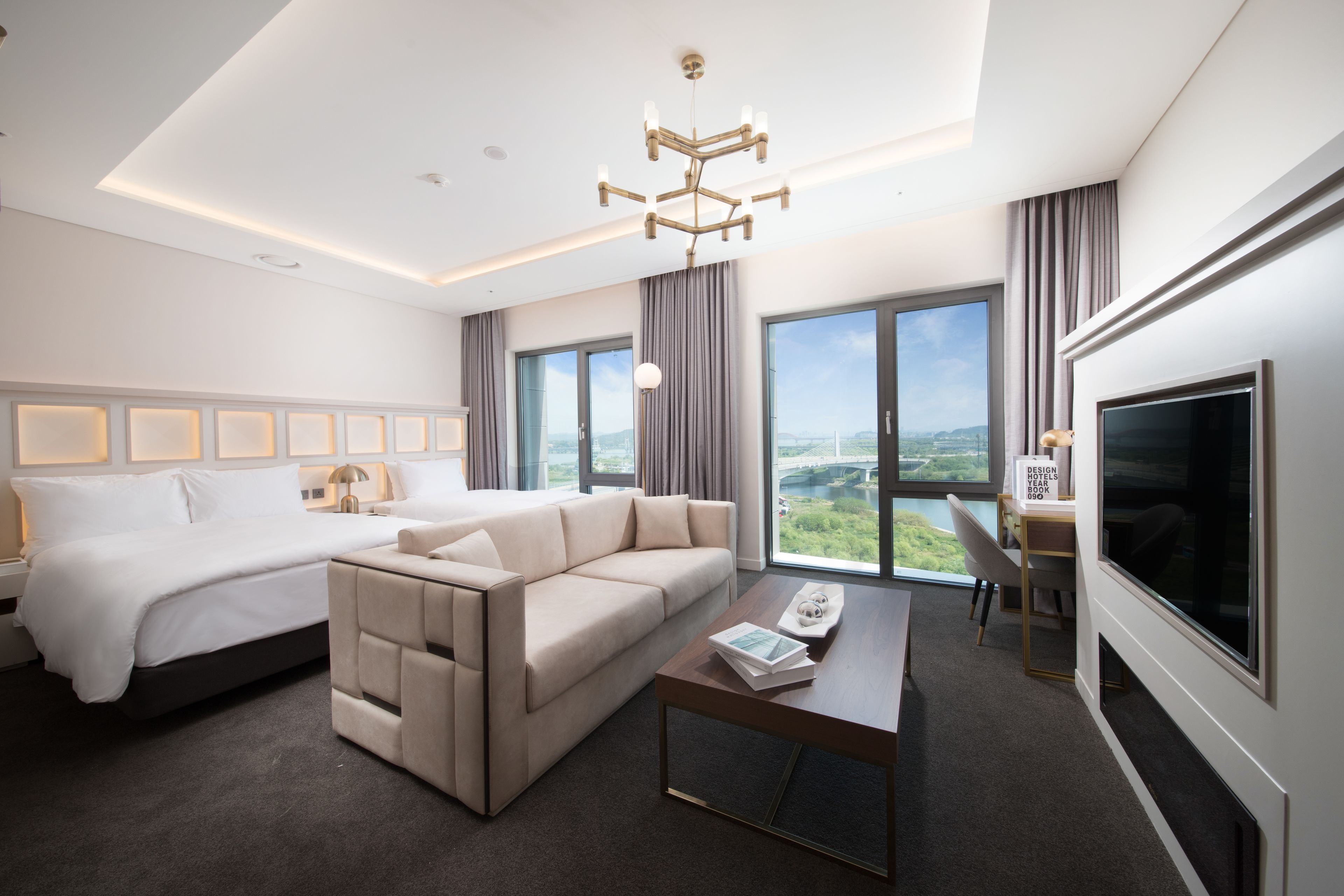junior suite family twin  | 1 bedroom, premium bedding, in-room safe, desk