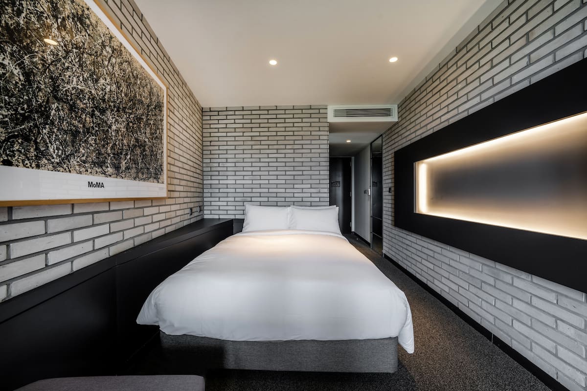 deluxe double room | 1 bedroom, premium bedding, in-room safe, desk