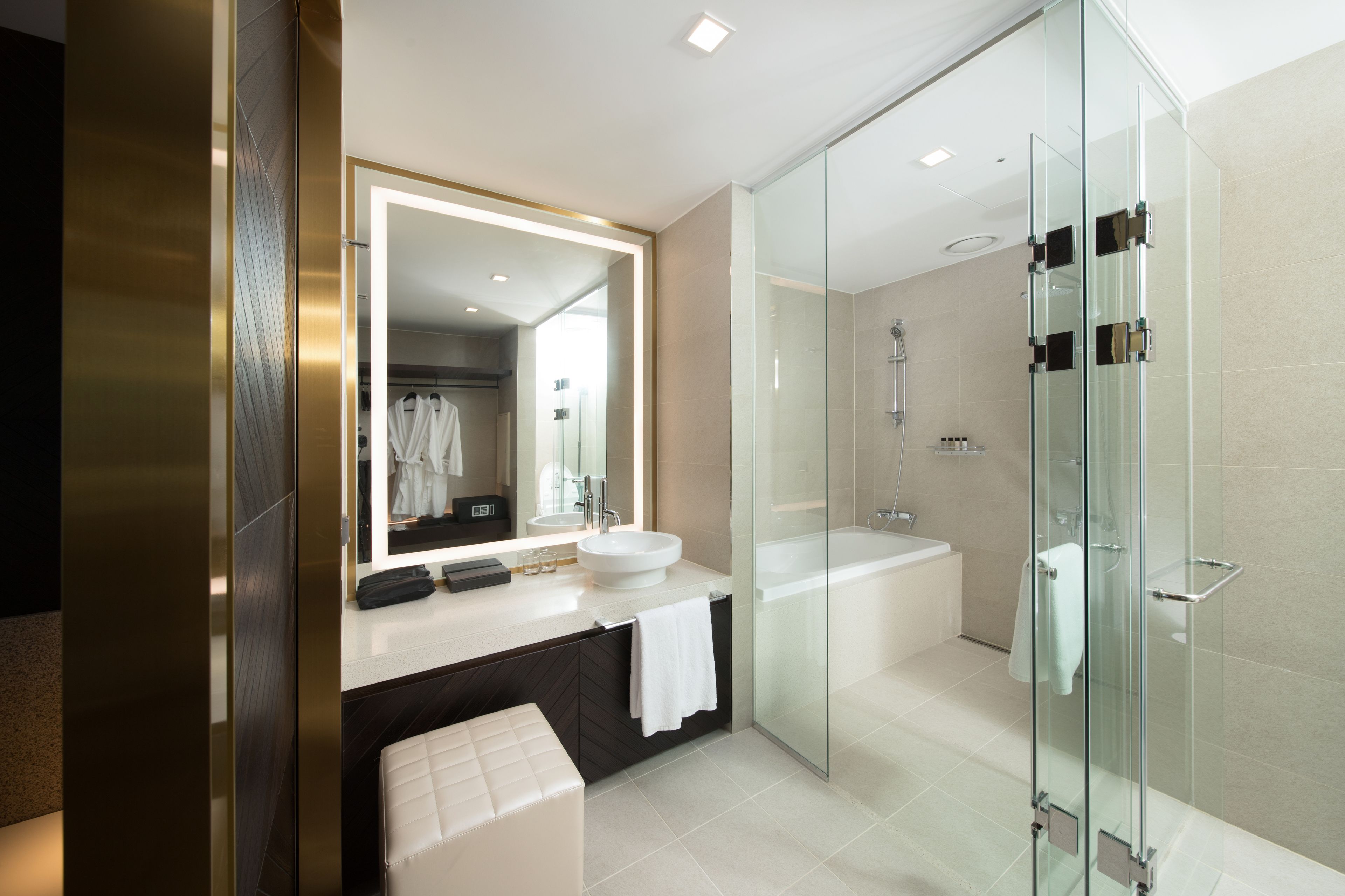 junior suite double  | bathroom | shower, hair dryer, bathrobes, slippers