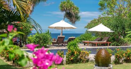 Direkt am Strand: Villa im tropischen Garten. Privater Koch, Pool, WiFi, Fahrer