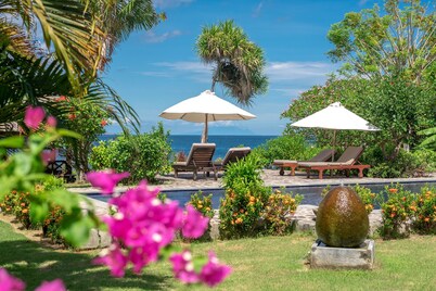 Direct beachfront 4BR/BR villa in tropical garden. Villa chef, villa pool, WiFi