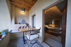 Exclusive Double Room, 1 King Bed | Living area - Maya Cave Hotel (Uchisar)