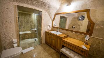 Exclusive Double Room, 1 King Bed | Bathroom | Hair dryer, slippers, towels