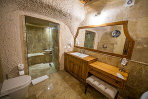 Exclusive Double Room, 1 King Bed | Bathroom | Hair dryer, slippers, towels - Maya Cave Hotel (Nevsehir)