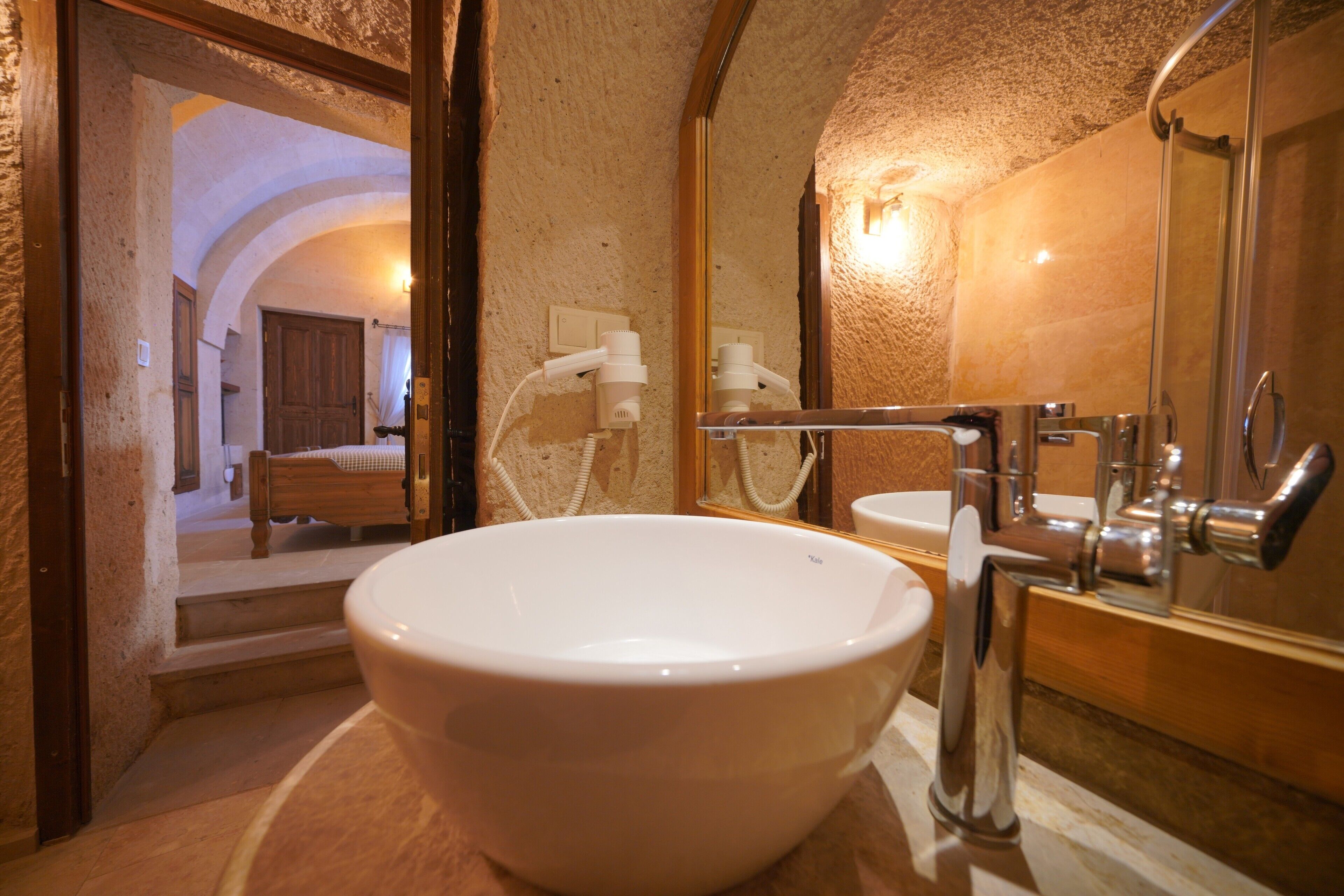 economy double room, 1 king bed, non smoking | bathroom | hair dryer, slippers, towels