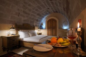 Exclusive Double Room, 1 King Bed | In-room safe, soundproofing, iron/ironing board, free WiFi - Maya Cave Hotel (Uchisar)