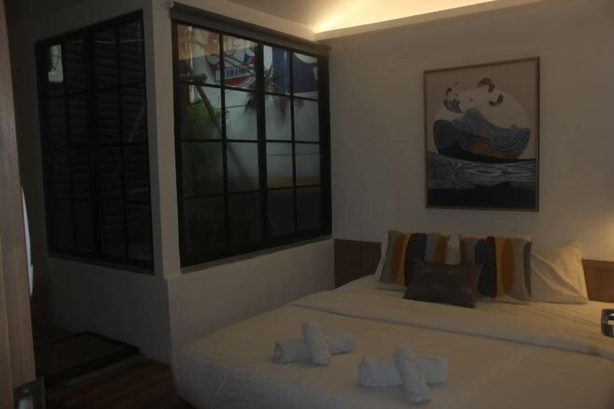 1 bedroom, blackout curtains, free WiFi, bed sheets