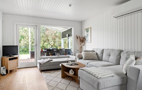 Amazing home in Rødby with WiFi
