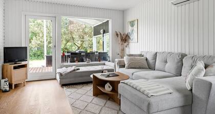 Amazing home in Rødby with WiFi