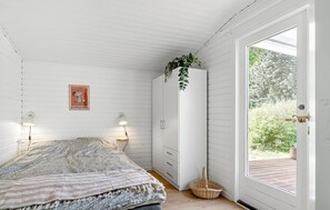 3 bedrooms, travel cot, free WiFi