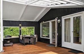 Outdoor dining - Amazing home in Rødby with WiFi (Rødby)