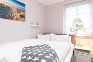 2 bedrooms, travel cot, WiFi, bed sheets - House Gotland - 5c - House Gotland ground floor (Sylt)