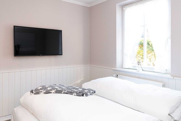 2 Schlafzimmer, Reisekinderbett, WLAN, Bettwäsche