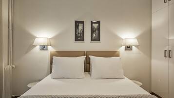 2 kamar tidur, seprai premium, bantalan ekstra lembut, dan brankas