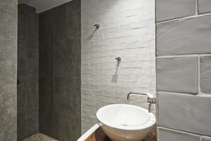 Bathroom shower - Cozy and Bright Apartment in Kolonaki (Athens)
