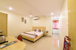 Habitación Deluxe, 1 cama matrimonial, para no fumadores | Caja de seguridad en la habitación y wifi gratis