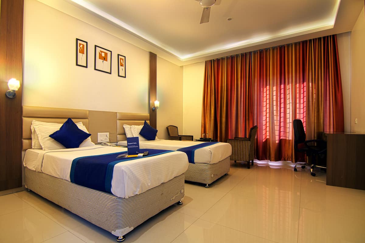 Deluxe Double Room, 1 Double Bed, Non Smoking | In-room safe, free cribs/infant beds, free WiFi, wheelchair access