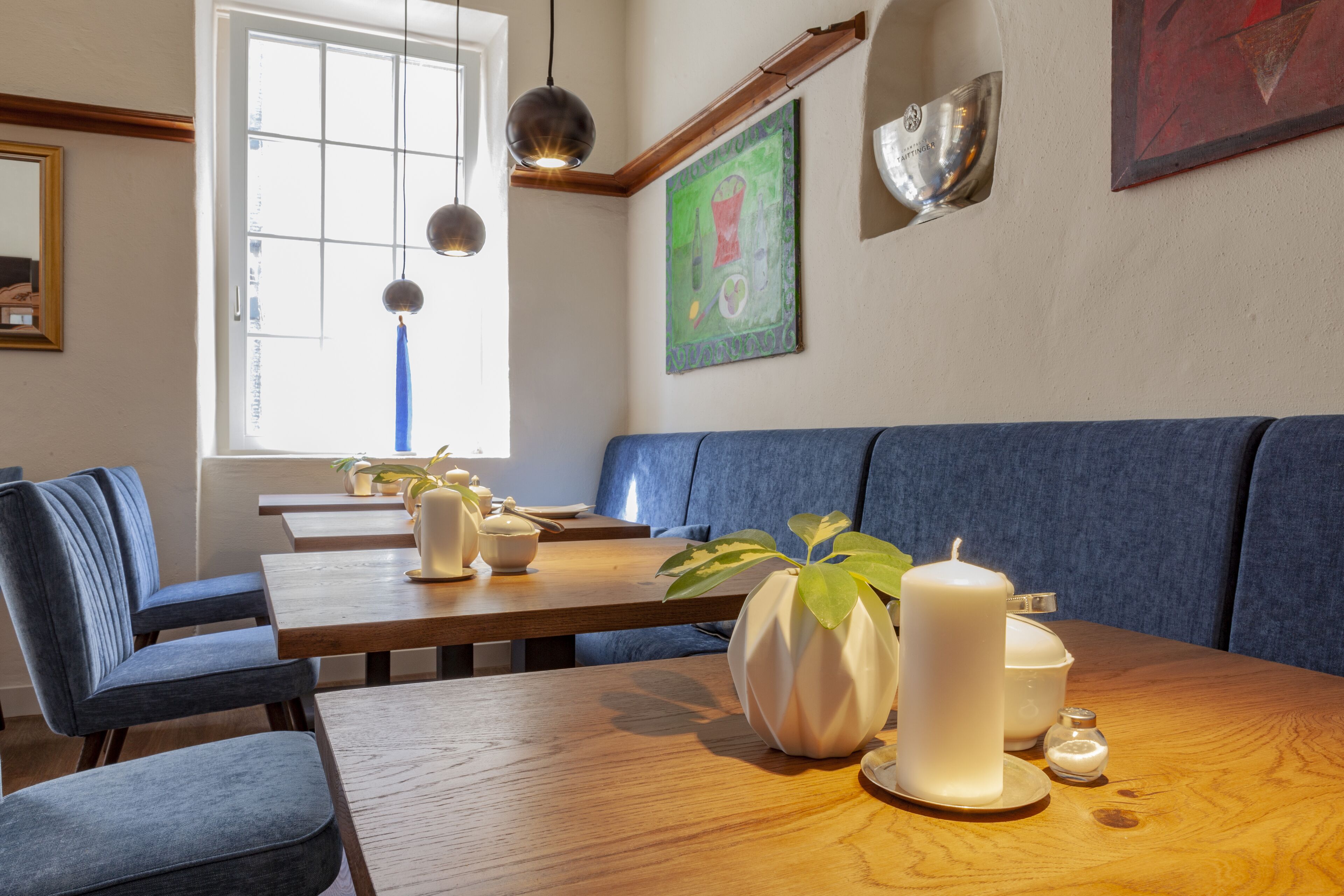 lunch and dinner served