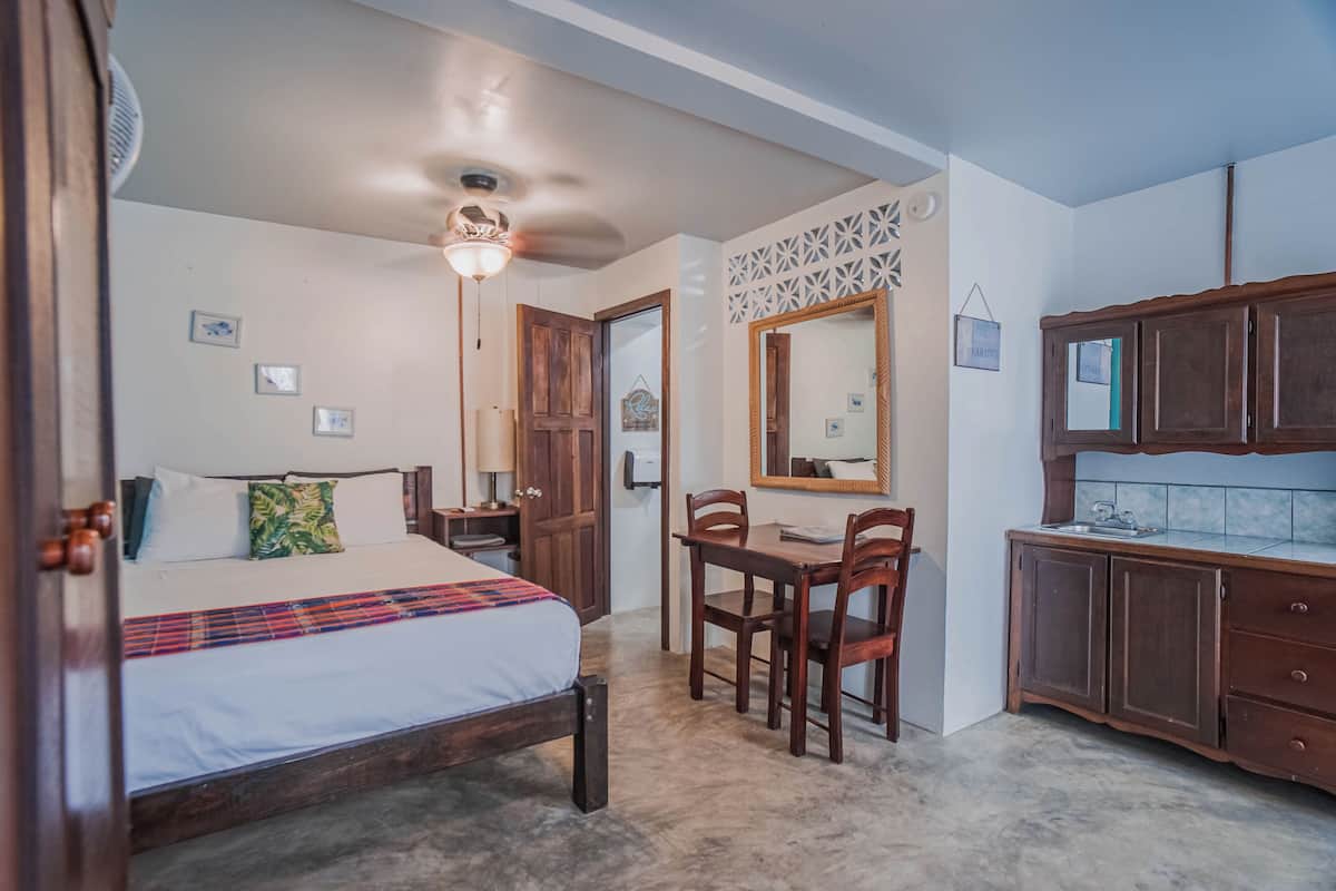 Budget Double Room | 1 bedroom, iron/ironing board, free WiFi, bed sheets