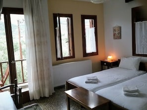 Double Room, 2 Single Beds