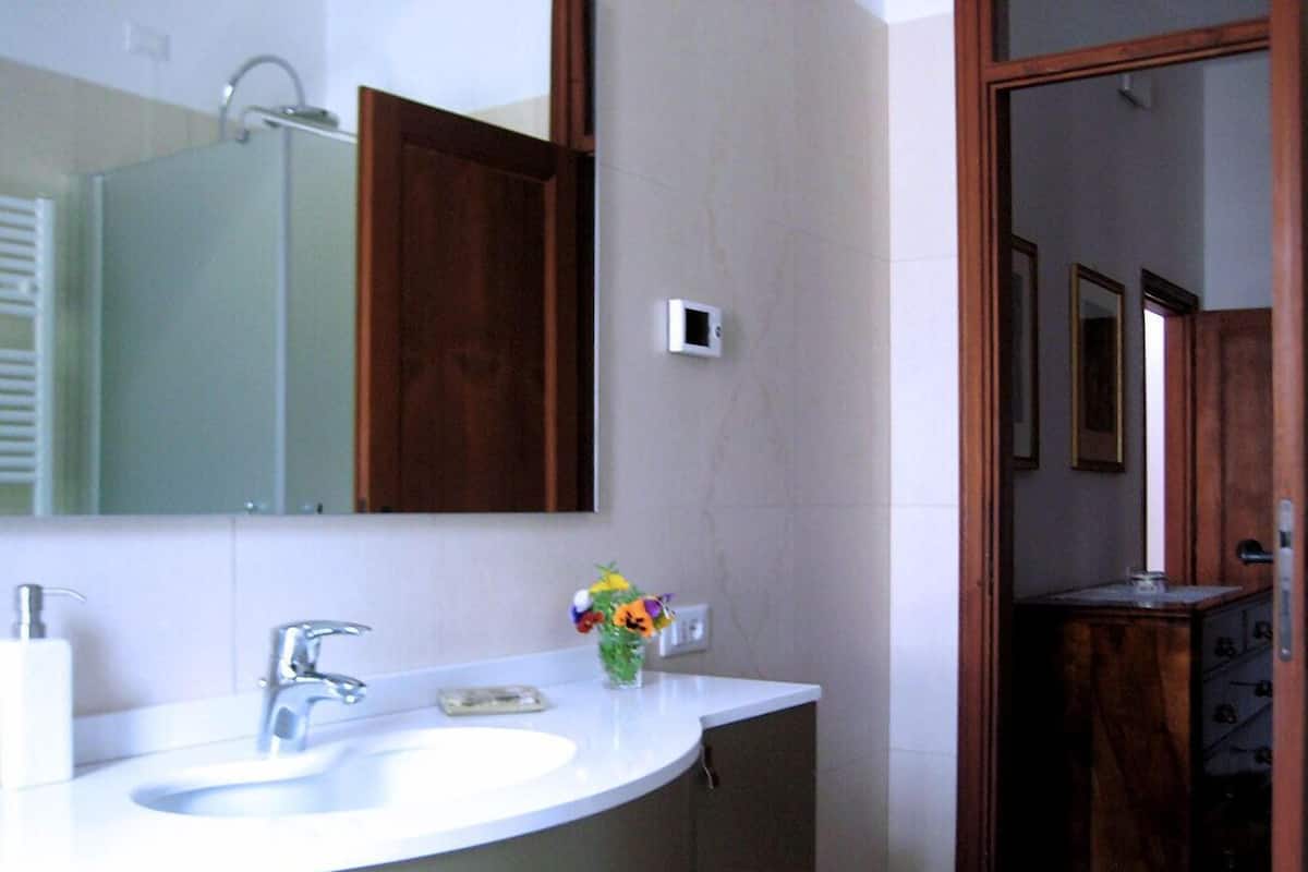 3 habitaciones, muebles diferentes y escritorio